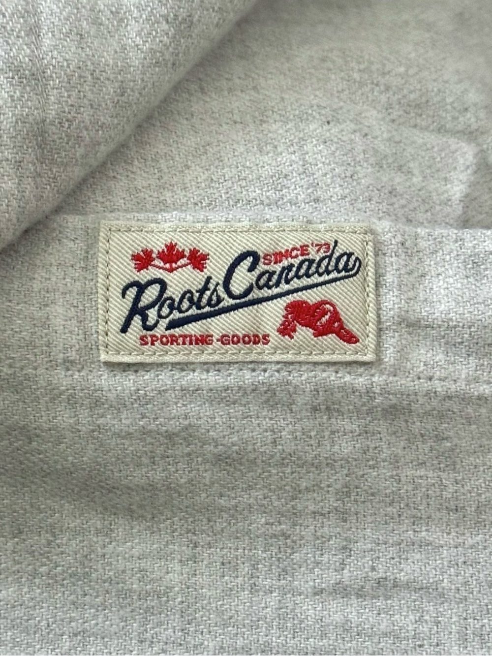 NWT Roots Men Bellwoods Herringbone Shirt Organic Cotton Grey S - Picture 8 of 8
